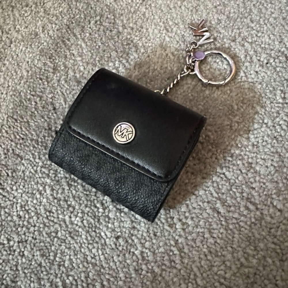 Michael Kors Ear Pod Case